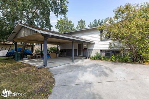 7121 Chester Ct, Anchorage, AK, 99504-2715 | Card Image