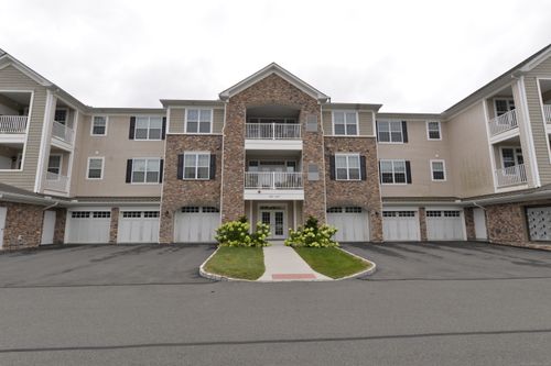 601-601 Brookside Ct, Newtown, CT, 06470-1278 | Card Image