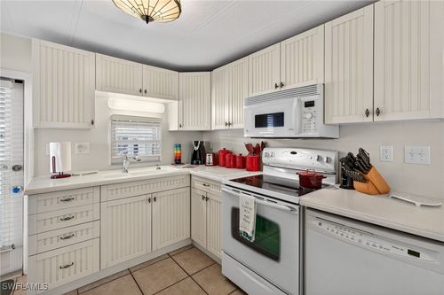 e71-71 Enchanting Blvd, NAPLES, FL, 34112-6252 | Card Image