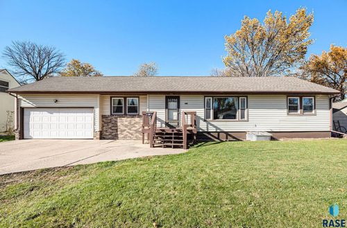 915 N Lincoln Ave, Madison, SD, 57042-1723 | Card Image