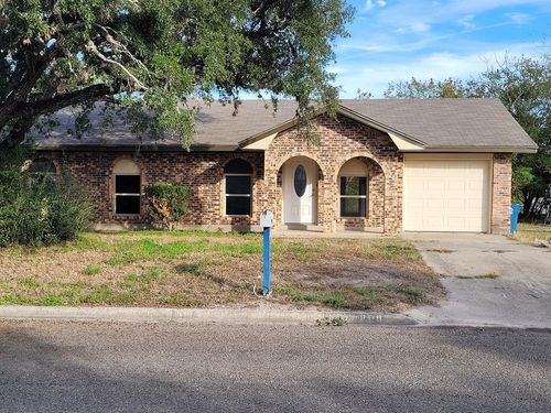900 3rd St, Sinton, TX, 78387-3429 | Card Image