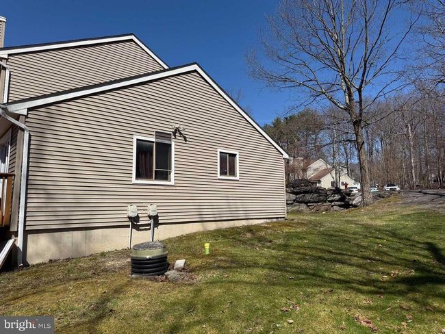 3301 Windermere Dr, Townhouse with 3 bedrooms, 2 bathrooms and null parking in Bushkill PA | Image 11