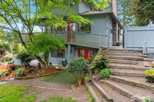 739 Ne Woods Ct, Bremerton, WA, 98311-2578 | Card Image