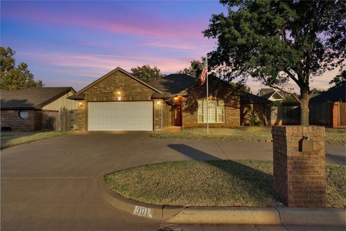 301 Shale Crest, Clinton, OK, 73601 | Card Image