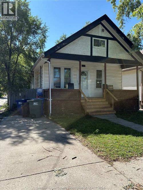 559 Grove Ave, Windsor, ON, N9A6G5 | Card Image