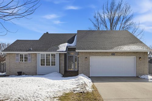 3829 10th St N, Fargo, ND, 58102-1046 | Card Image