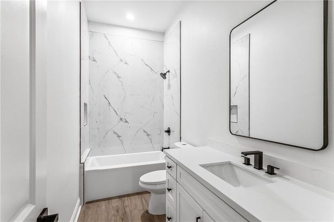 Guest Full Bathroom | Image 15