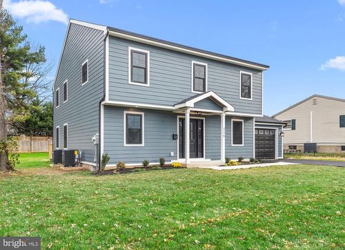 215 N Franklin St, DOYLESTOWN, PA, 18901-3549 | Card Image