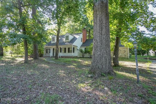 1401 Wilkinson Pike, Maryville, TN, 37803-6201 | Card Image