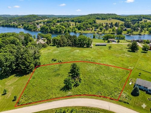 L483-484 Summit Point Dr, La Valle, WI, 53941 | Card Image