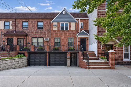 25-75 43rd St, Astoria, NY, 11103-2538 | Card Image