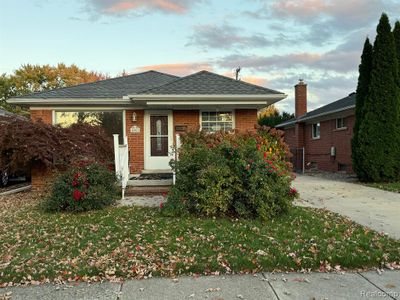 4201 Mckinley Street, Home with 3 bedrooms, 2 bathrooms and null parking in Dearborn Heights MI | Image 1