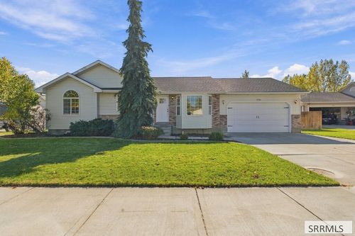2930 Stonewood Cir, Ammon, ID, 83406-8123 | Card Image