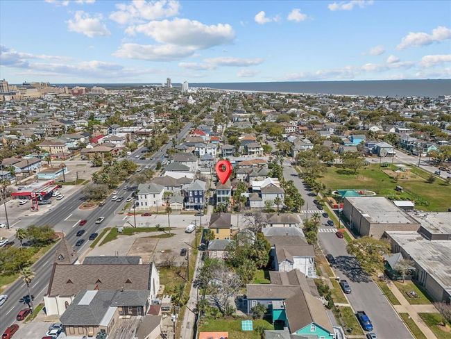 1014 20 Th St, House other with 3 bedrooms, 3 bathrooms and 2 parking in Galveston TX | Image 10