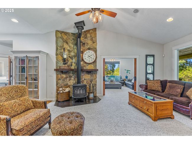 3460 Summers Ln Se, House other with 3 bedrooms, 3 bathrooms and 2 parking in Turner OR | Image 6