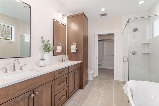 Owner Bathroom | Image 10