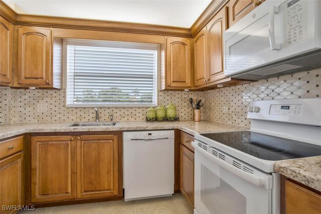 spacious modern kitchen | Image 10
