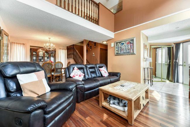 262 Shawnessy Drive Sw, Home with 4 bedrooms, 2 bathrooms and 4 parking in Calgary AB | Image 7
