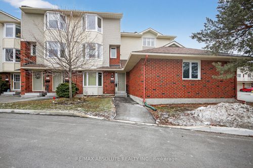 231 Harriot Private, Hunt Club - South Keys and Area, ON, K1T3E1 | Card Image