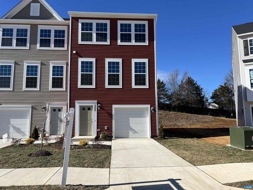 325 Willowshire Ct, WAYNESBORO, VA, 22980-1874 | Card Image