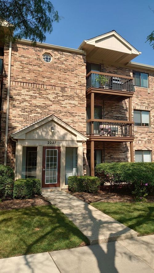 e-2227 W Nichols Rd, Arlington Heights, IL, 60004 | Card Image