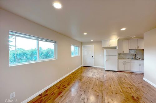 17134 Saticoy St, Lake Balboa, CA, 91406-2146 | Card Image