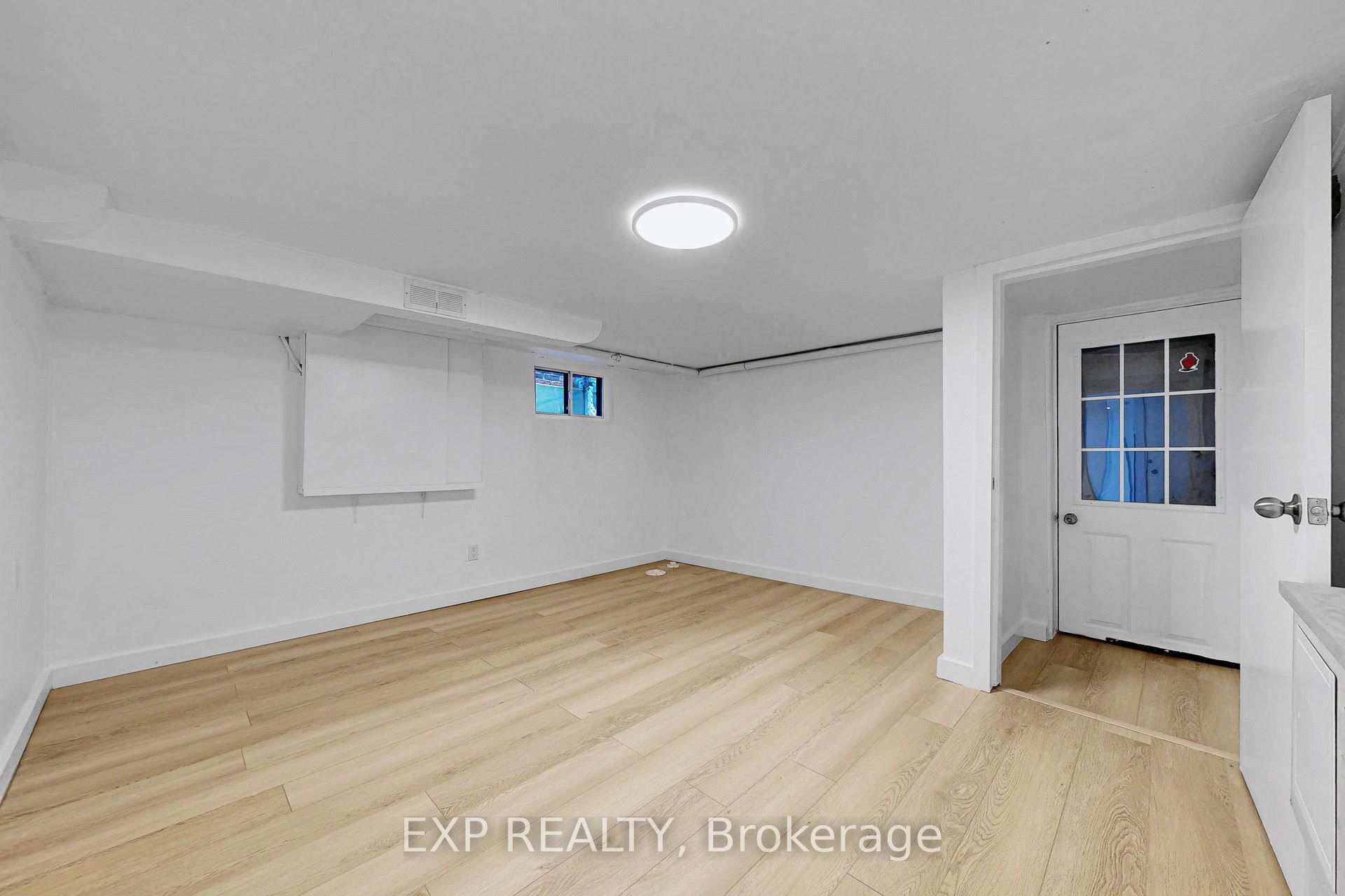 Residential Lease in Toronto C02 4