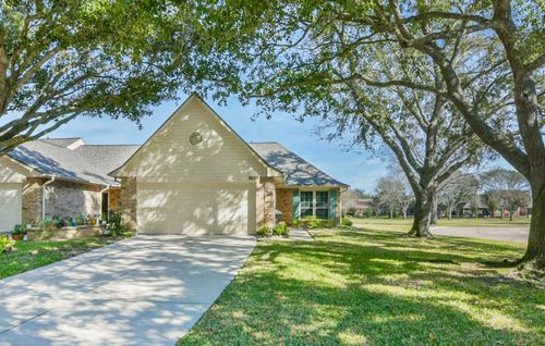 927 Woodfern Glen Ln, Pearland, TX, 77584-4011 | Card Image
