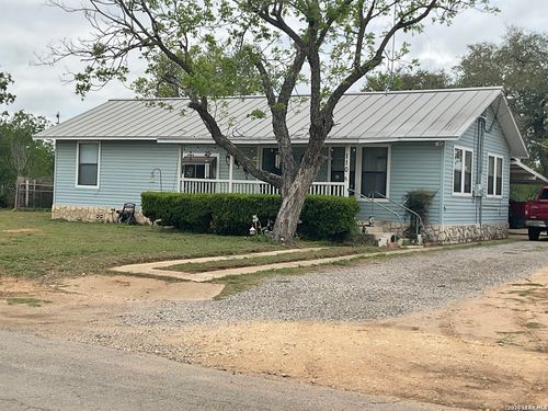 110 Renfro Dr, Devine, TX, 78016-2414 | Card Image