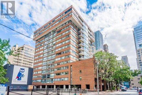 PH01 - 15 Mcmurrich St, Condo with 3 bedrooms, 2 bathrooms and 1 parking in Toronto ON | Card Image