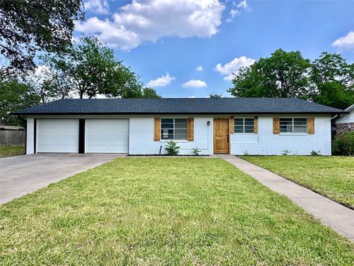 2013 S High St, Brady, TX, 76825-7419 | Card Image