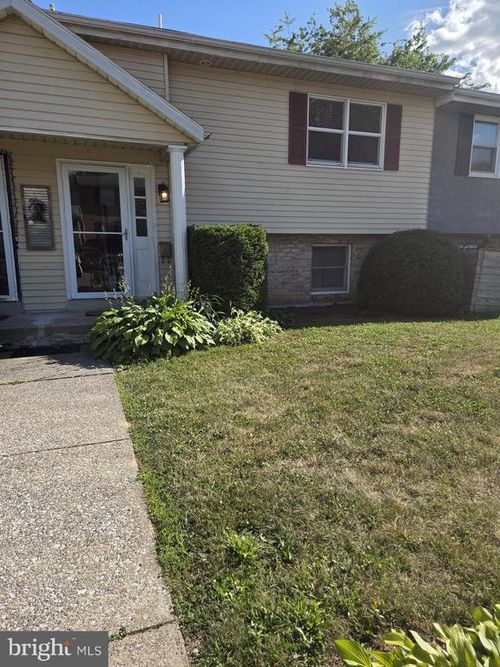 2082 Lexington Ave, MIDDLETOWN, PA, 17057-3413 | Card Image