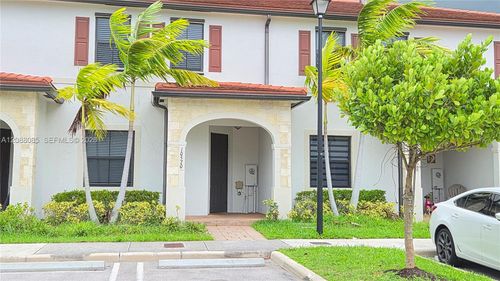 10570 W 33rd Ln, Hialeah, FL, 33018 | Card Image