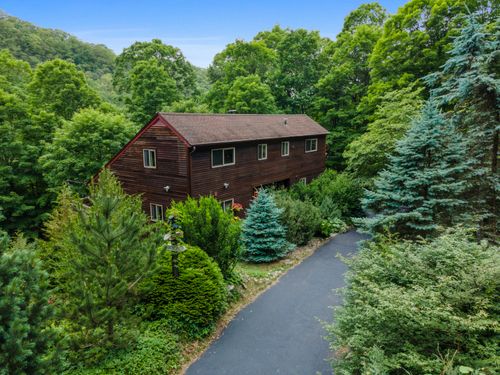 96 Pine Mountain Rd, Ridgefield, CT, 06877-1503 | Card Image