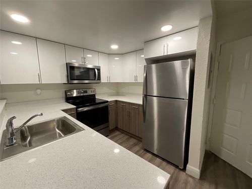 4-407-19455 Ne 10 Ave, North Miami Beach, FL, 33179 | Card Image