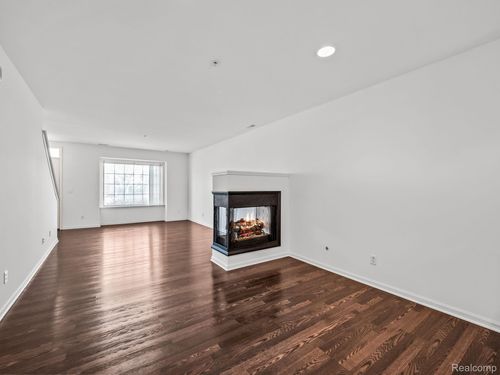 3094 Camden Dr, Troy, MI, 48084-7020 | Card Image