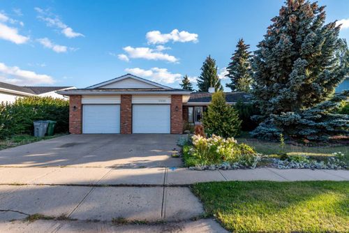 5211 26 St, Lloydminster, AB, T9V2L6 | Card Image