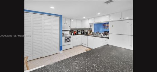 9427 Nw 42nd St, Sunrise, FL, 33351-7629 | Card Image