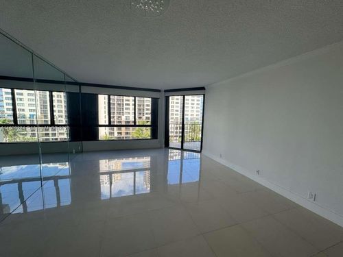 apt-a802-520 Brickell Key Dr, Miami, FL, 33131-2610 | Card Image
