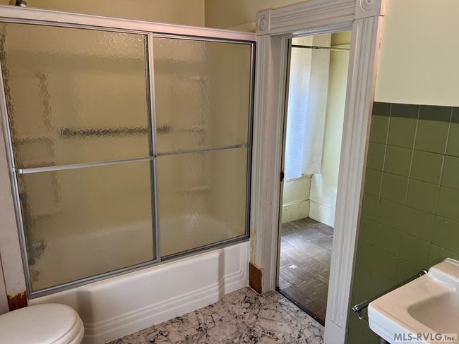 2nd Floor hall bathroom | Image 41