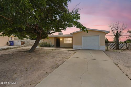 1974 Mahogany Dr, Las Cruces, NM, 88001-2450 | Card Image