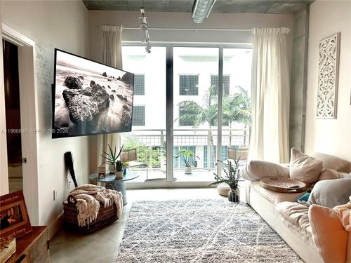 2310-2001 Biscayne Blvd, Miami, FL, 33137-5018 | Card Image