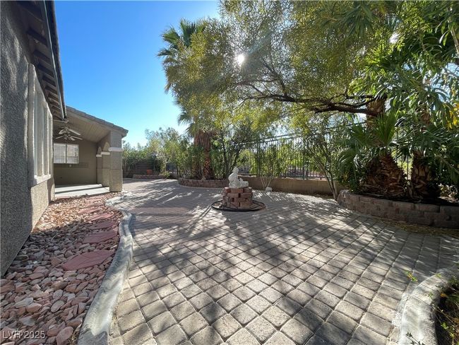 1581 Boundary Peak Way, House other with 5 bedrooms, 3 bathrooms and null parking in Las Vegas NV | Image 5