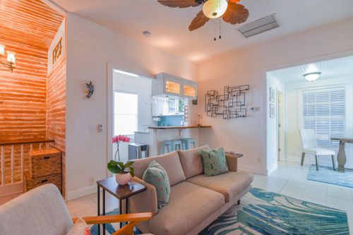 apt-2-828 White St, Key West, FL, 33040-7197 | Card Image