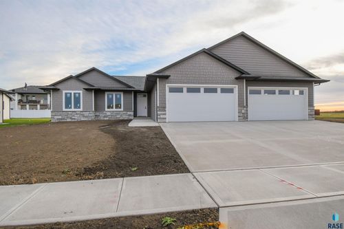 6105 W 54th St Street, Sioux Falls, SD, 57107 | Card Image