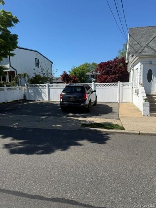 38 Grant Ave, Bethpage, NY, 11714-2636 | Card Image