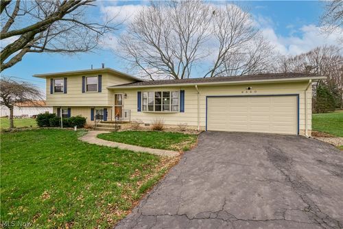 6860 Beridge St, Louisville, OH, 44641-9238 | Card Image