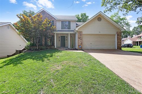 190 Oakbriar Farm Dr, Ballwin, MO, 63021-7923 | Card Image