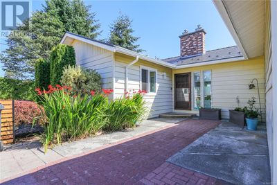 10863 Willcox Rd, House other with 4 bedrooms, 3 bathrooms and 2 parking in Ladysmith BC | Image 2