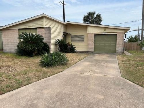 325 Mackeral St, Galveston, TX, 77550-3049 | Card Image